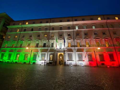 NATALE IN ZONA ROSSA DECRETO NATALE